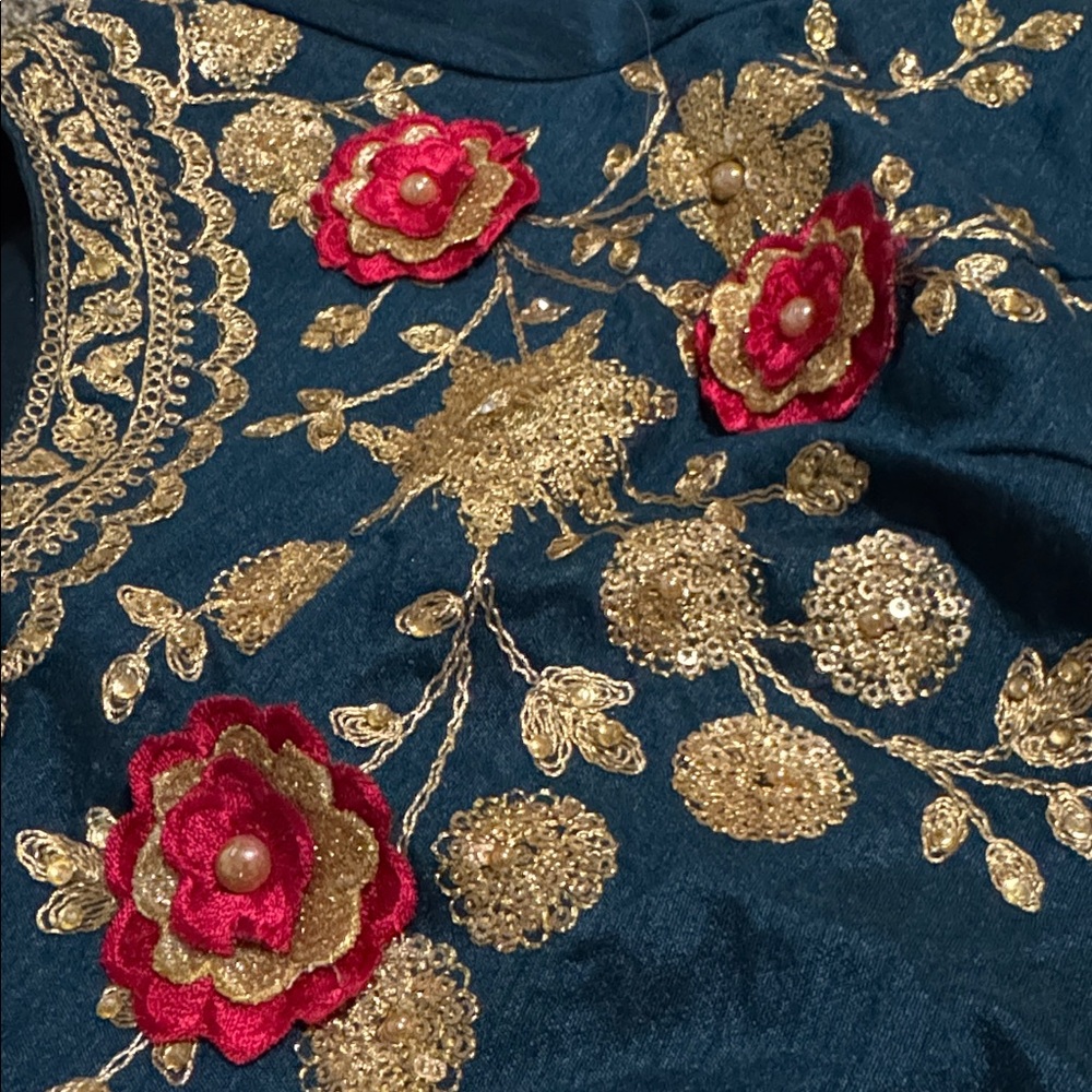 Wedding Guest Saree in Blue Pink Gold Floral - Picture 11 of 11